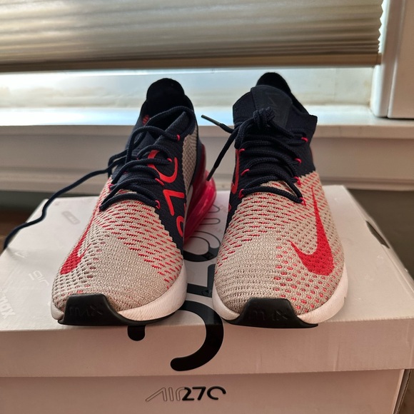 Nike Air 270 Flyknit size 6.5 women’s - Picture 1 of 12